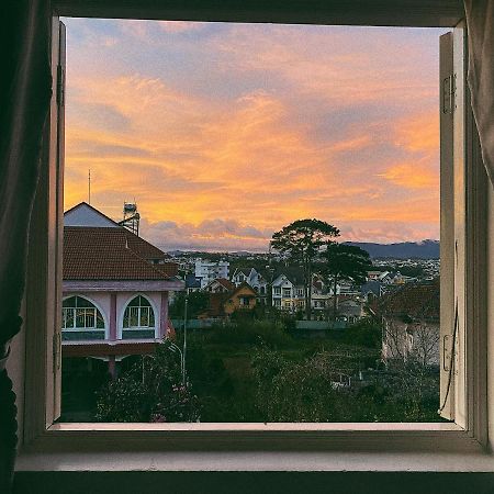 The Balcony Bnb Dalat Bagian luar foto