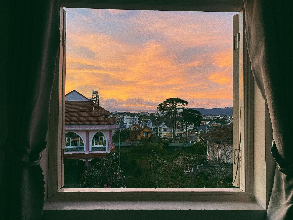 The Balcony Bnb Dalat Bagian luar foto