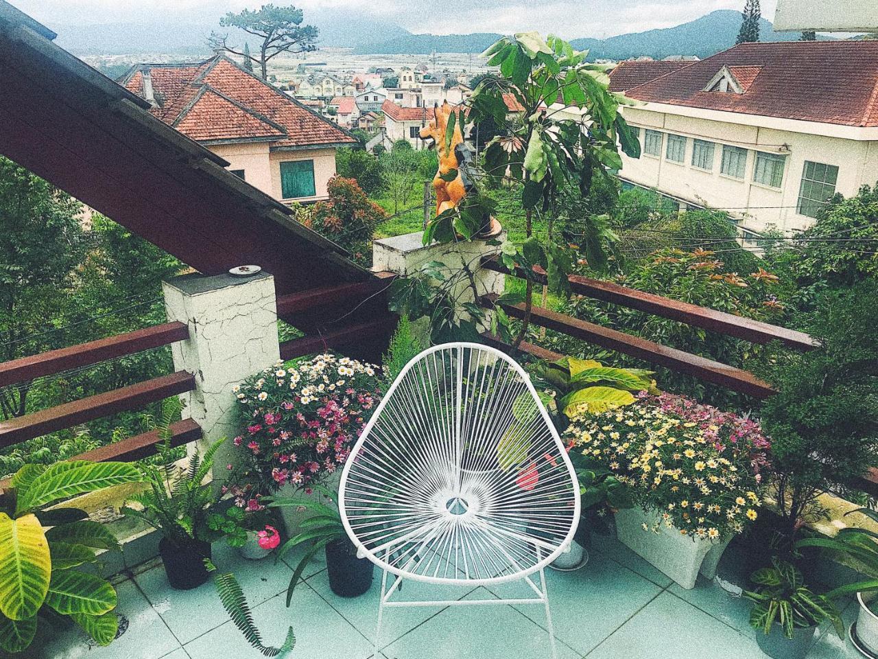 The Balcony Bnb Dalat Bagian luar foto
